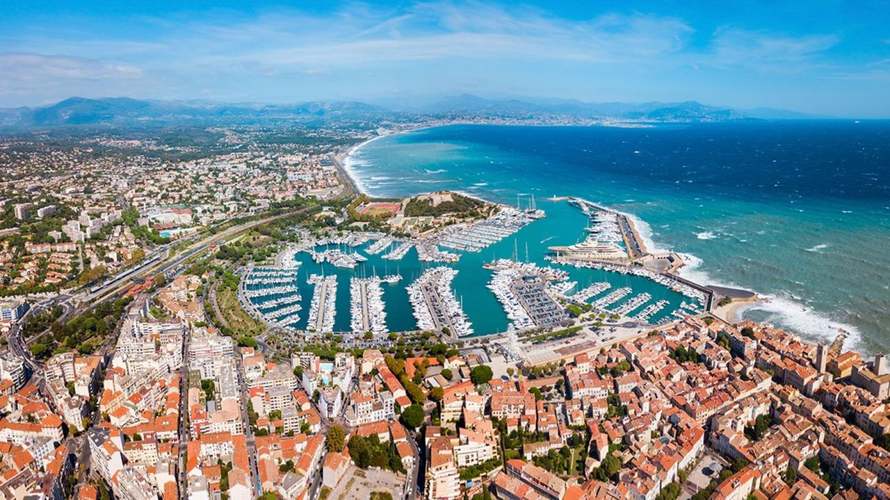 Antibes holiday rental on the French Riviera near beaches old town and harbour