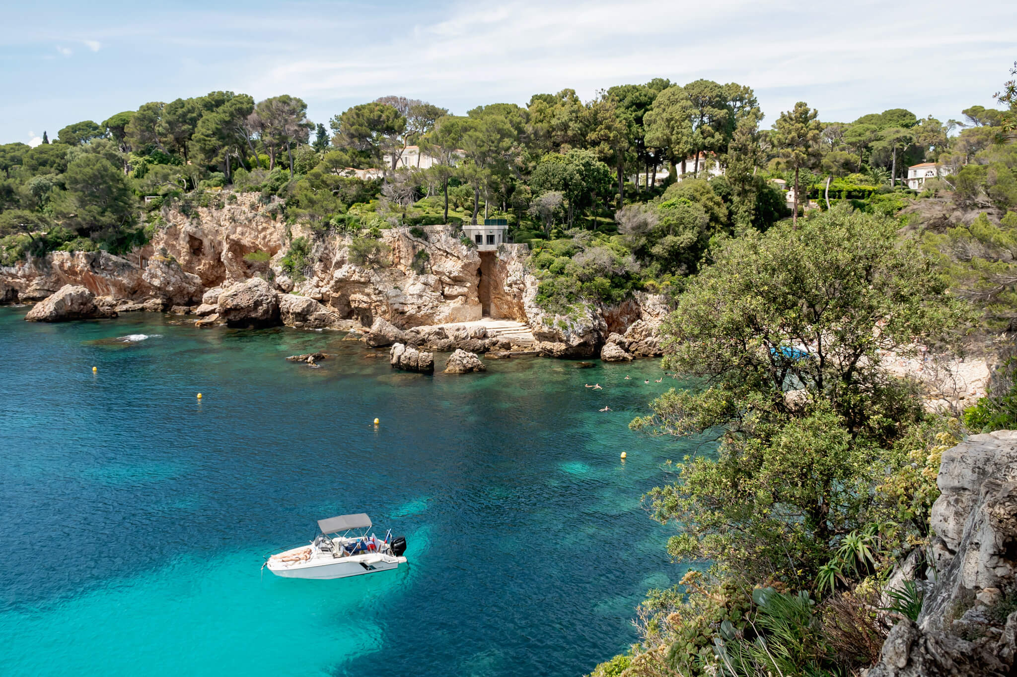 Luxury rental in Antibes with Mediterranean sea view