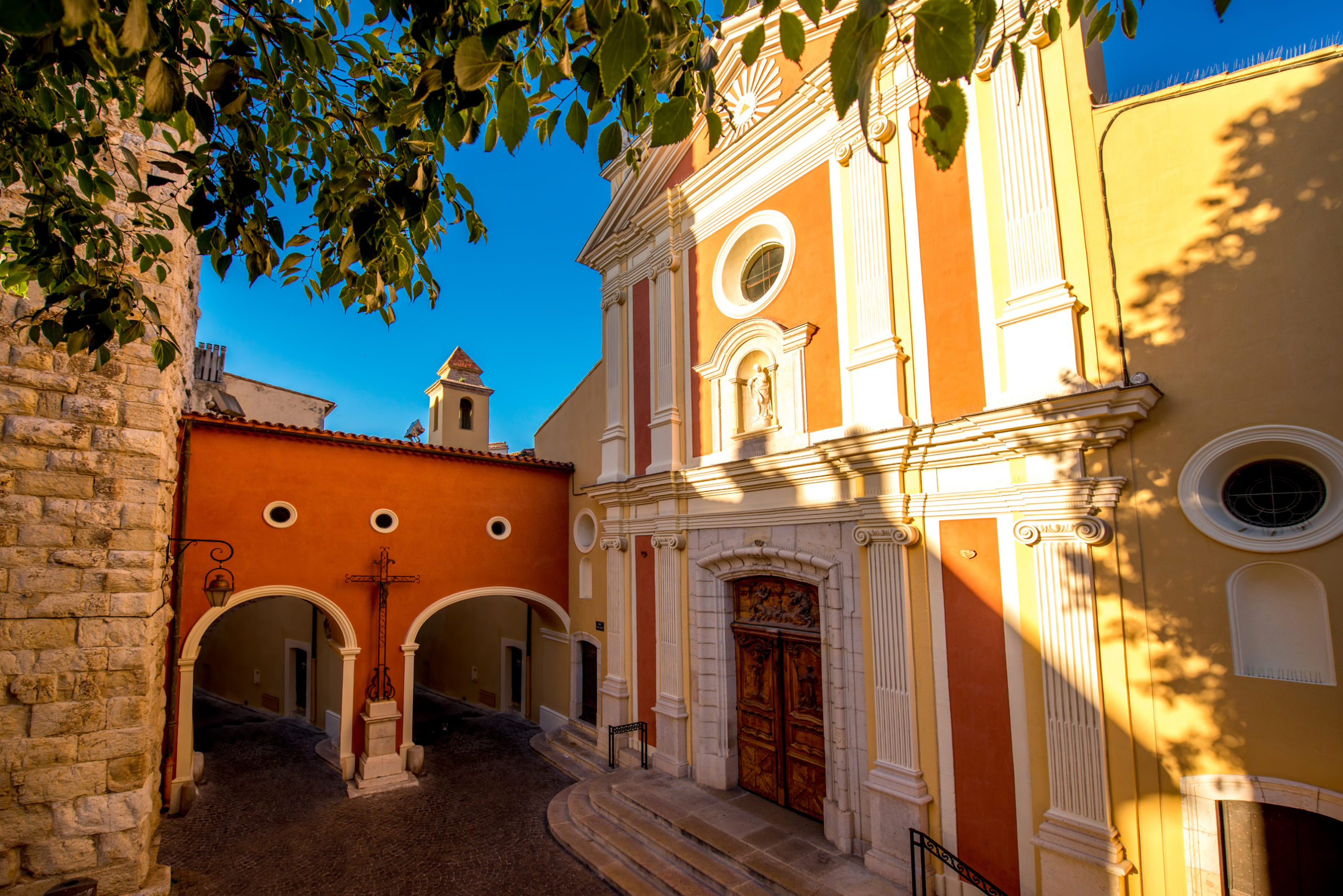 Old Antibes holiday home near the cathedral and Provençal market