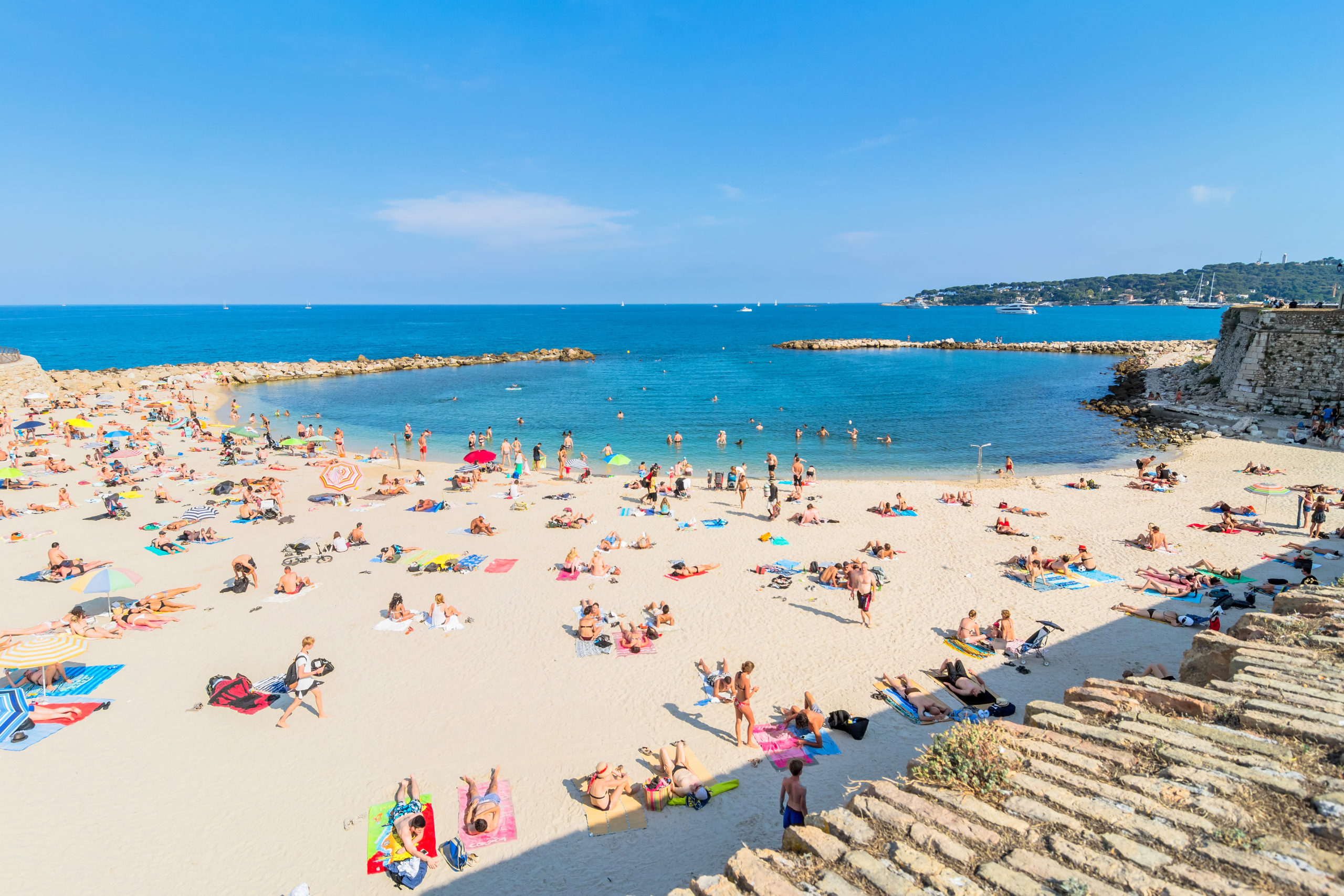 Sea view rental Antibes close to Gravette Beach and the Mediterranean coastline