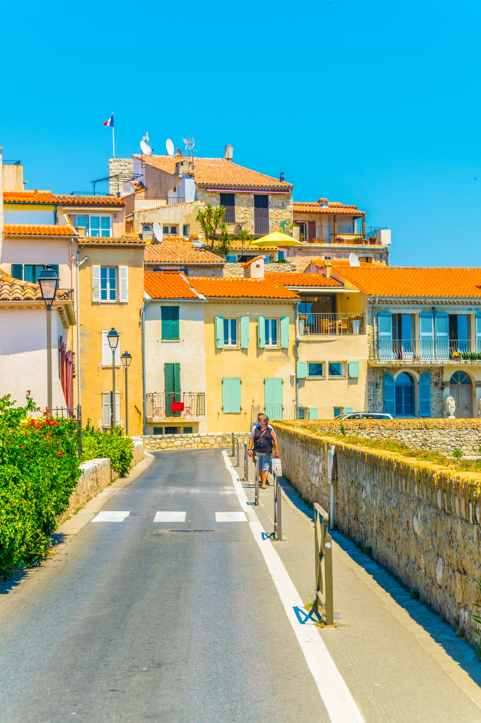Best restaurants in Old Antibes near the ramparts and Mediterranean sea